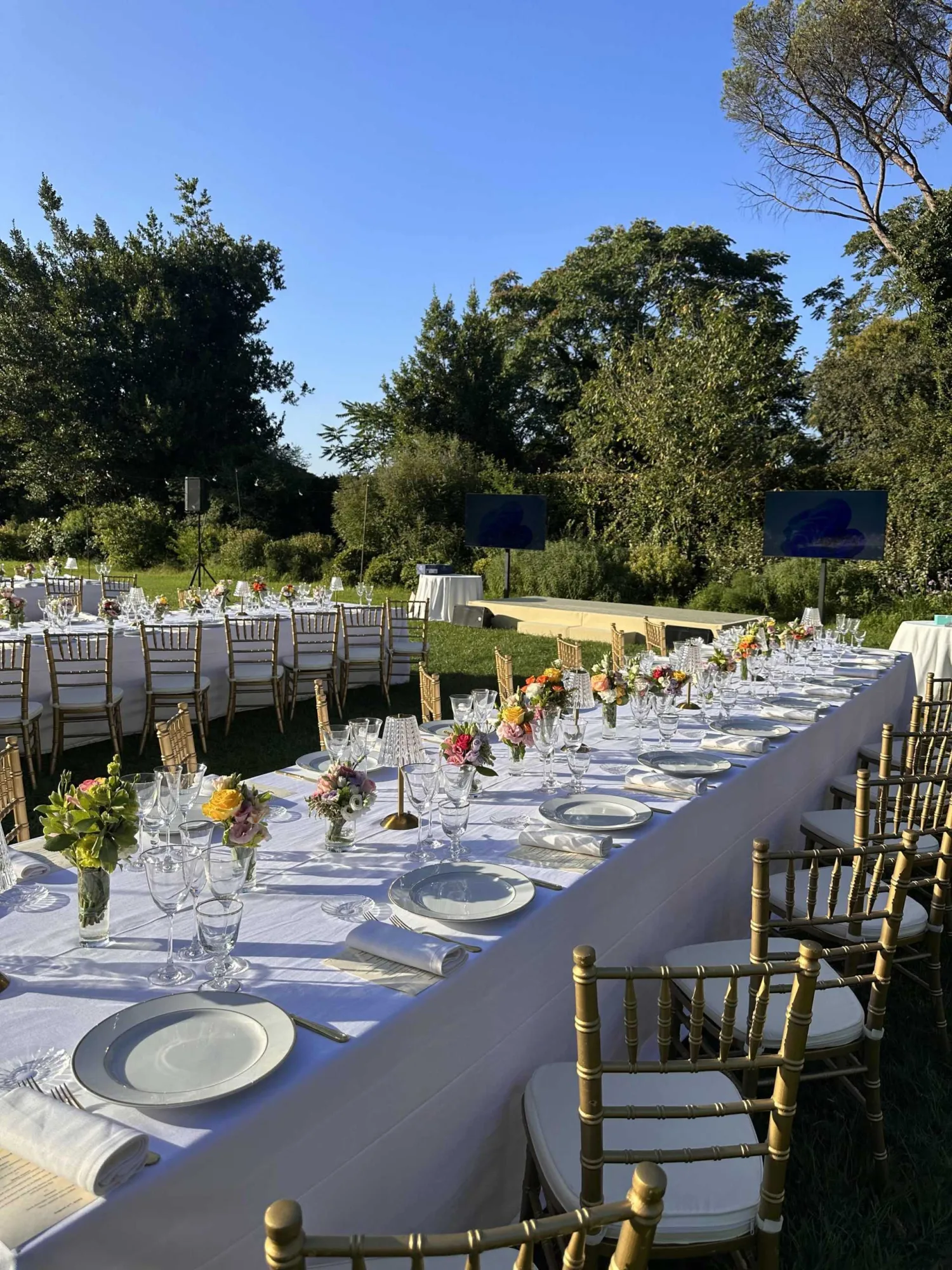Imperiale nel parco con chiavarine dorate - allestimento Montineri